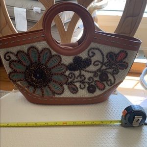 ISABELLA FIORE VINTAGE BEIGE WOVEN PASTEL COLORS. LEATHER STAW CLUTCH.